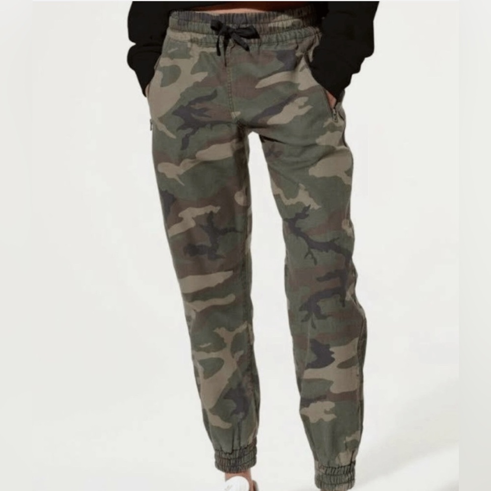Aritzia TNA Camo Alex Joggers Size XS
